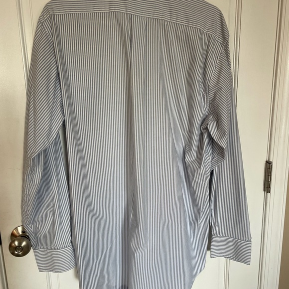 Chaps Oxford men’s shirt. White with blue stripes. - Picture 4 of 4